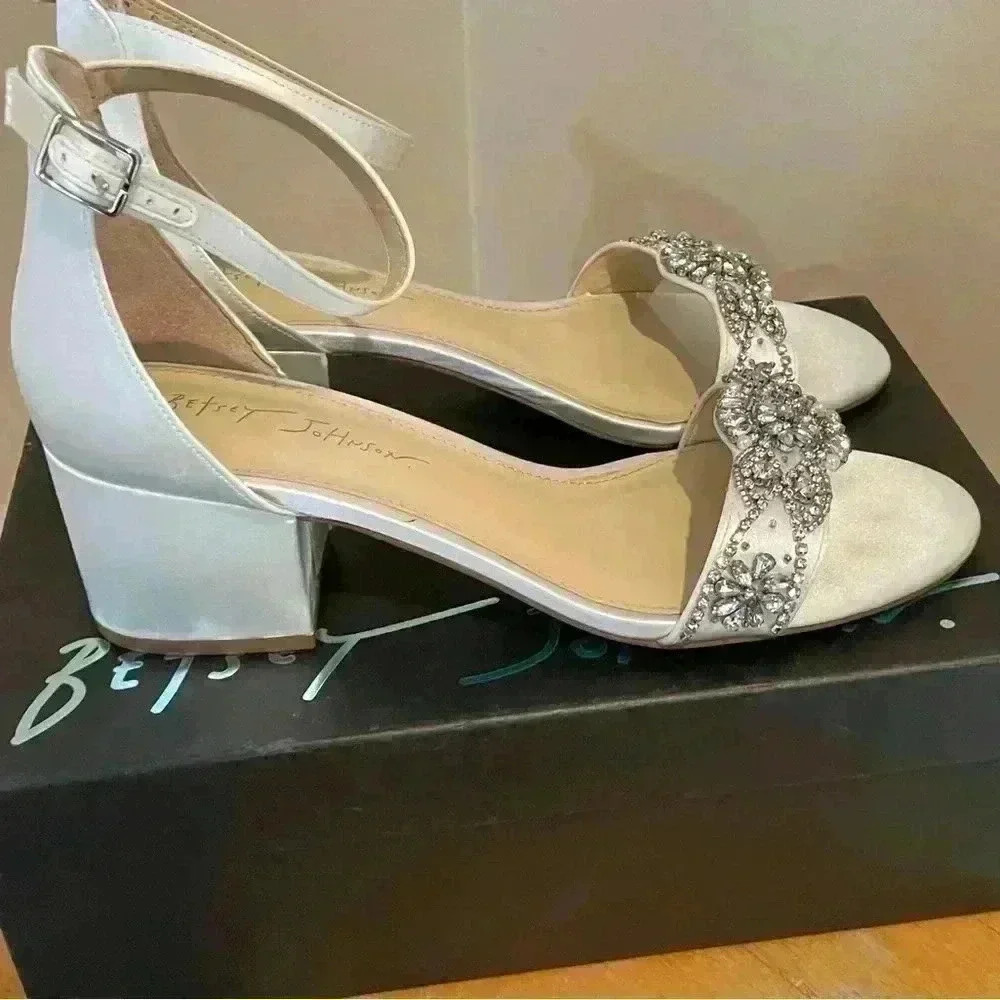 New in Box! Betsey Johnson Women's Mel Block Heel Evening Sandals Size 9 - Picture 5 of 6